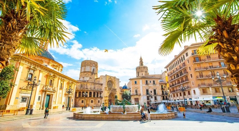 Place avec une fonaine à Valencia